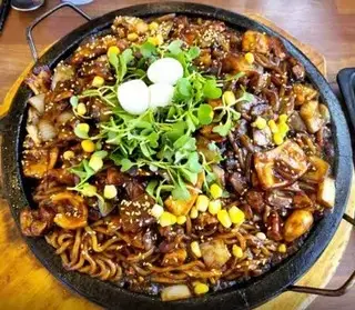 🎄 이천 맛집 탐방: '산타의 돌짜장'에서 맛보는 기막힌 단짠 조합! (ft. 연평도 양념게장)